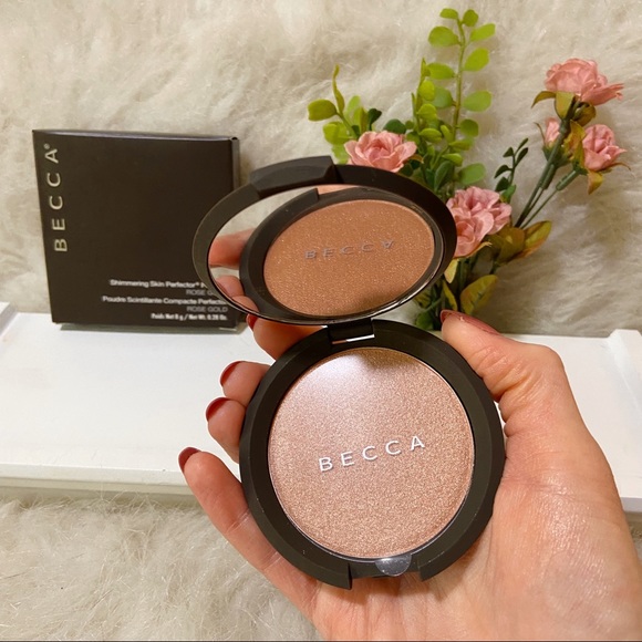 SOLD Becca Highlighter Bundle + Makeup Bag - Picture 5 of 8